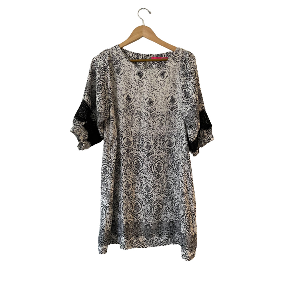 Pinkyotto Size S Black‎ White Floral Damask Shift Dress Lace Trim Kimono Sleeve